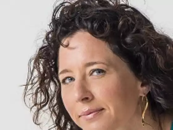 Shannon Paige,
                            Health & Wellness
                            Expert at سانس لیں، کھینچیں، اور بڑھو بنڈل